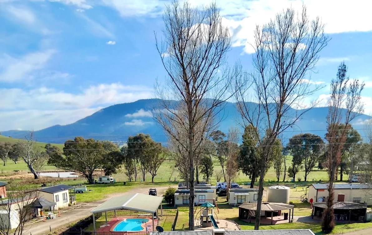 Corryong Caravan Park Formally Mt Mittamatite Caravan Park Zewnętrze zdjęcie